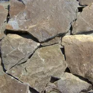   Barna andezit szabálytalan burkolókő 1-4cm változó  (400019)